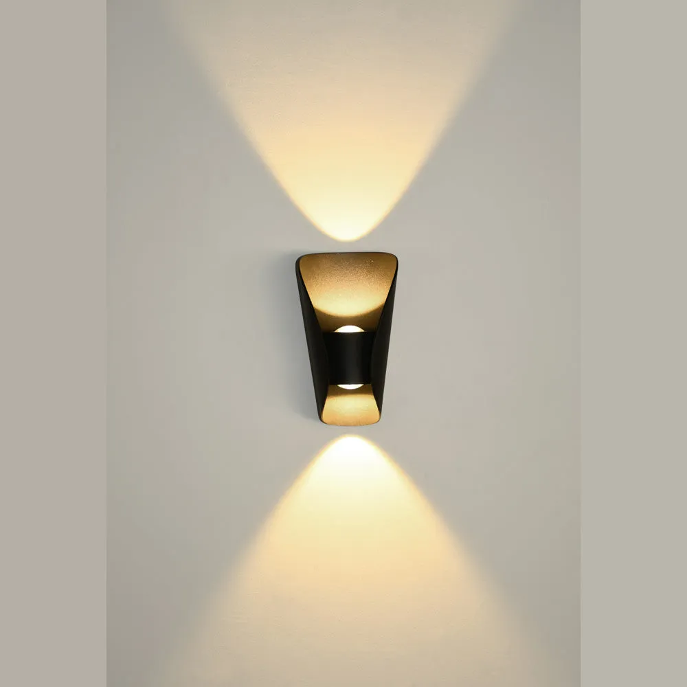 00103 Outdoor LED Wall Light in Black