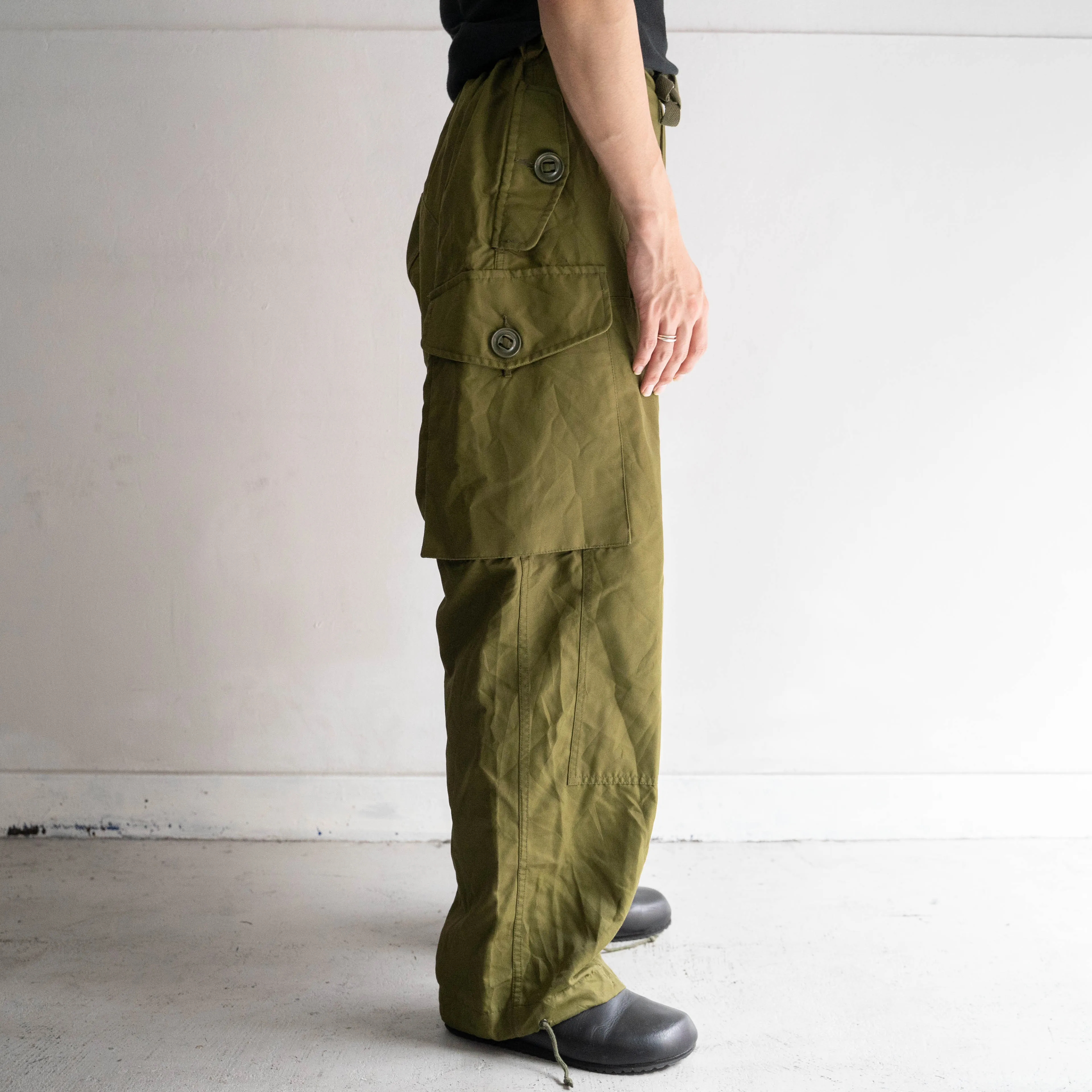 1980s Canadian military windproof over cargo pants