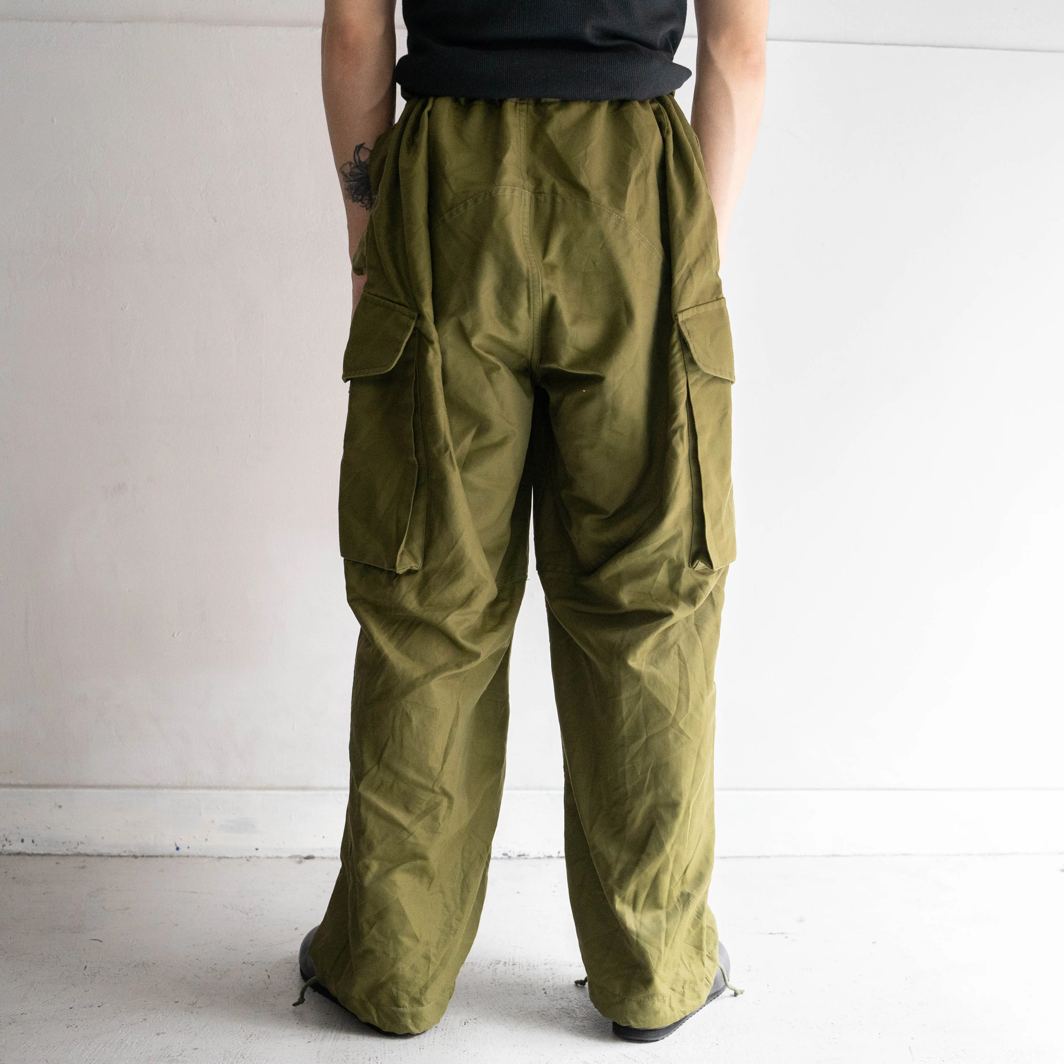 1980s Canadian military windproof over cargo pants