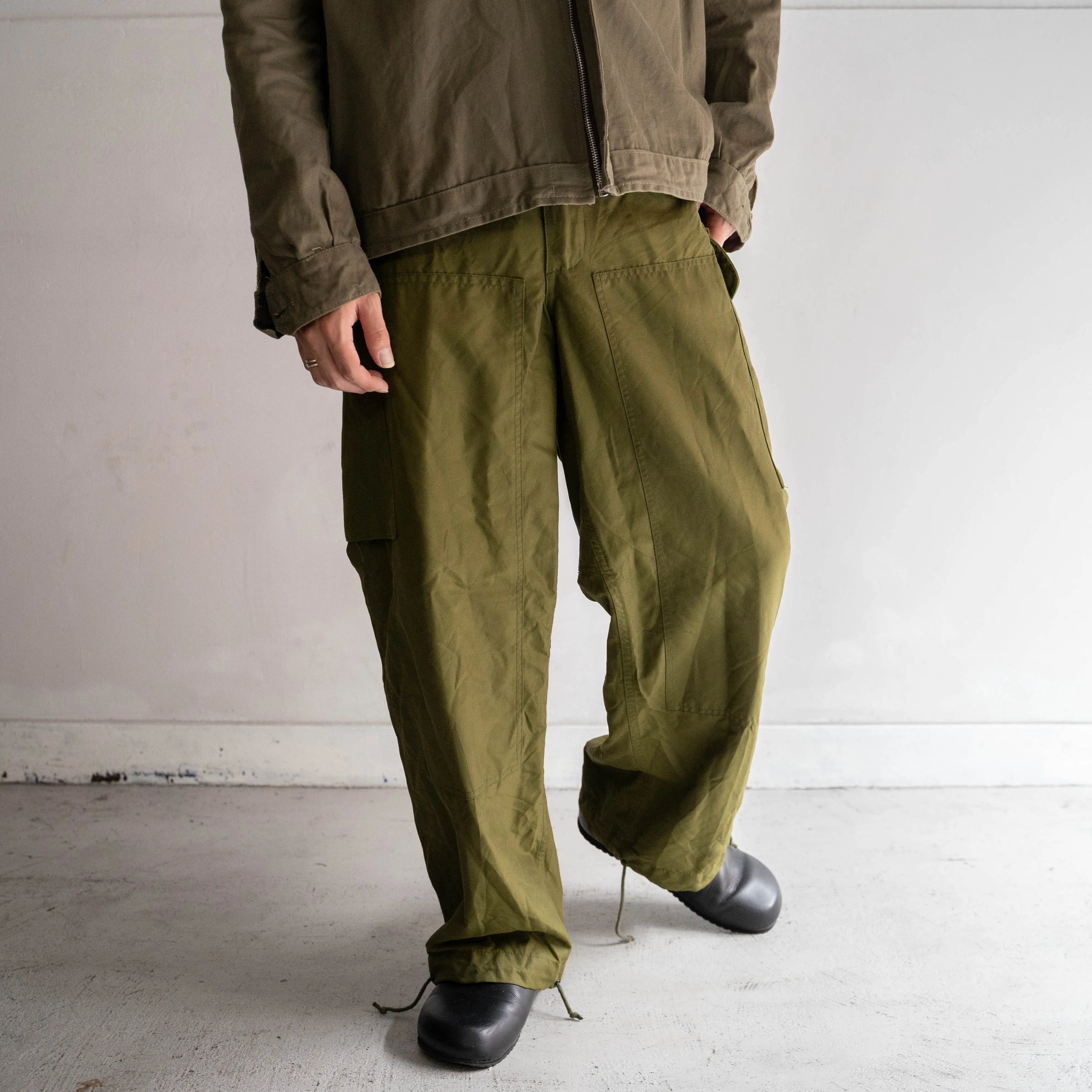 1980s Canadian military windproof over cargo pants