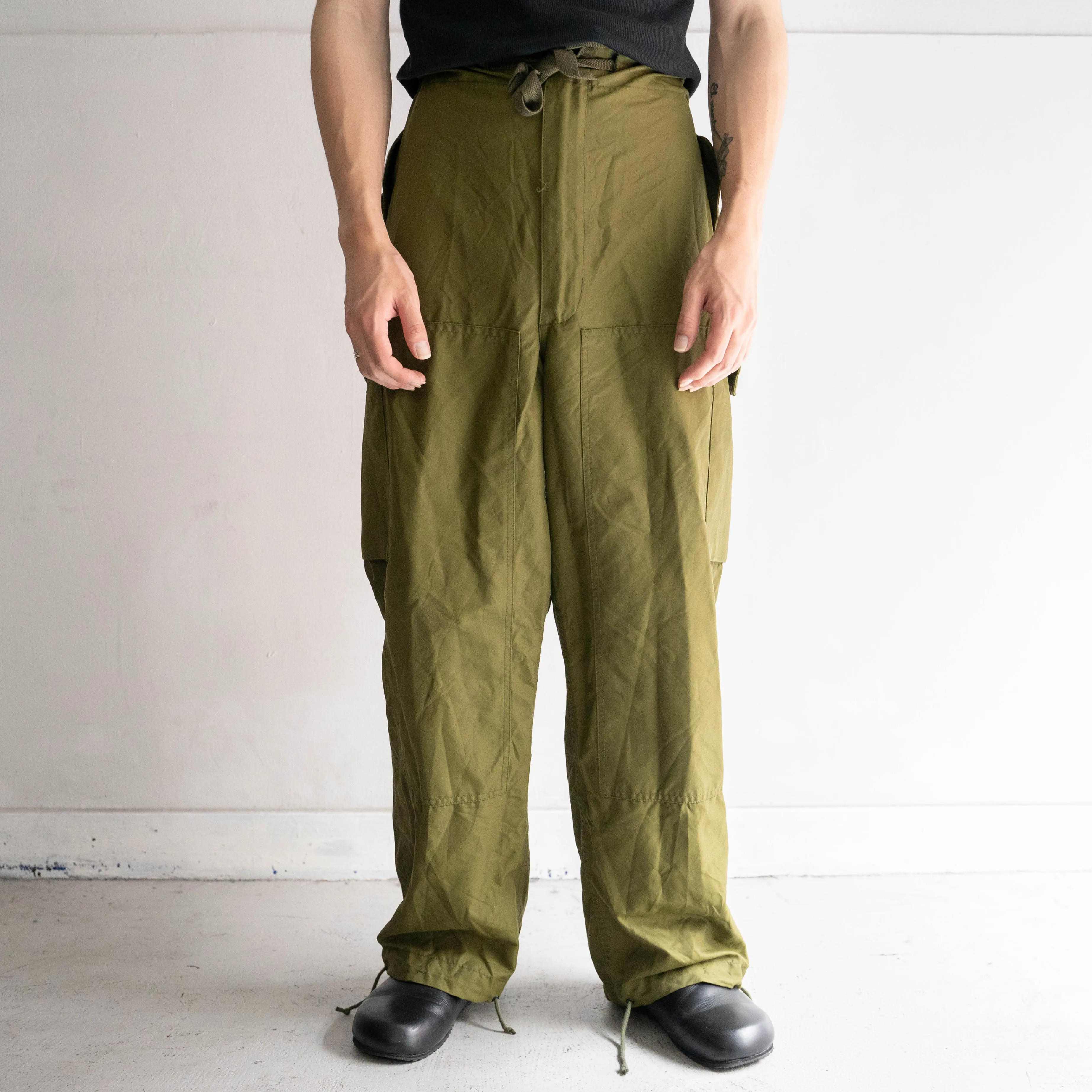 1980s Canadian military windproof over cargo pants